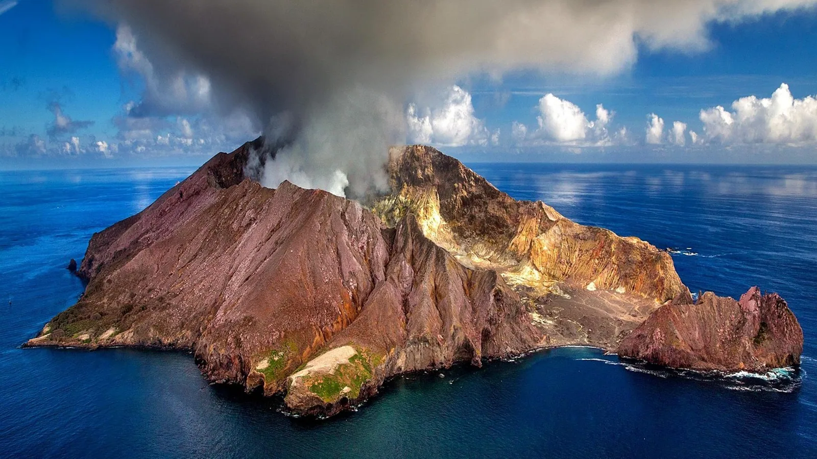 Reliefs volcaniques et forêt tropicale dans les Caraïbes, vue principale pour Grand Rivière Anse Couleuvre randonnée