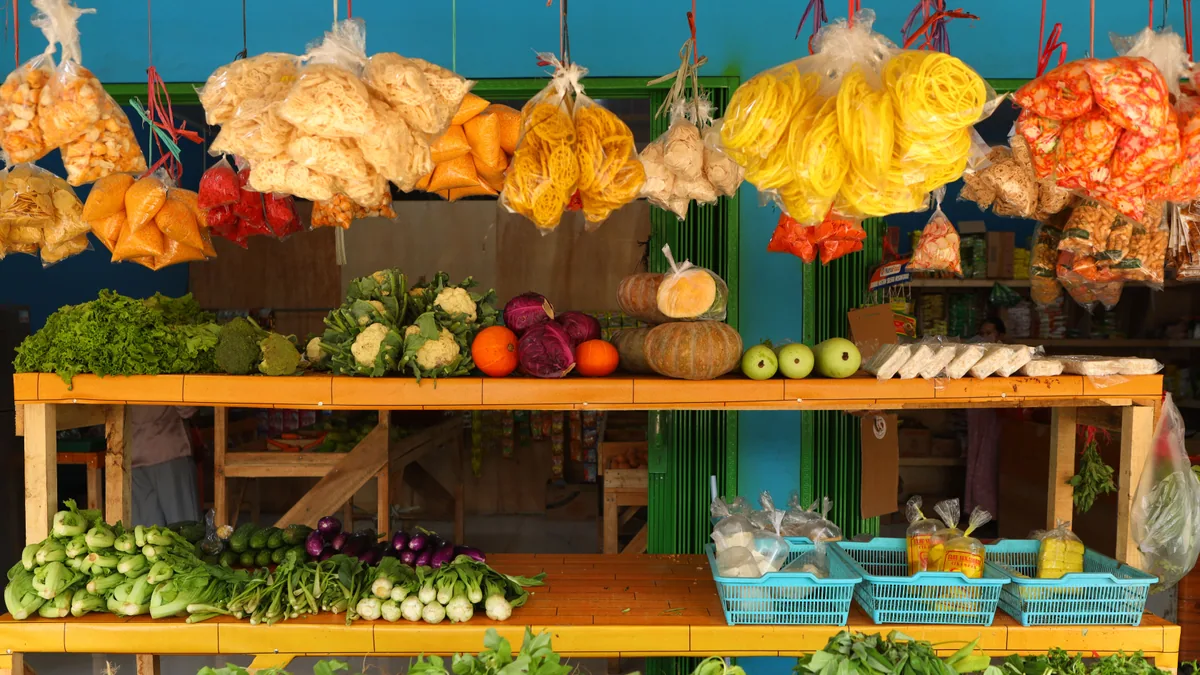 Produits locaux présentés sur un marché caribéen, vue complémentaire pour manger local Martinique
