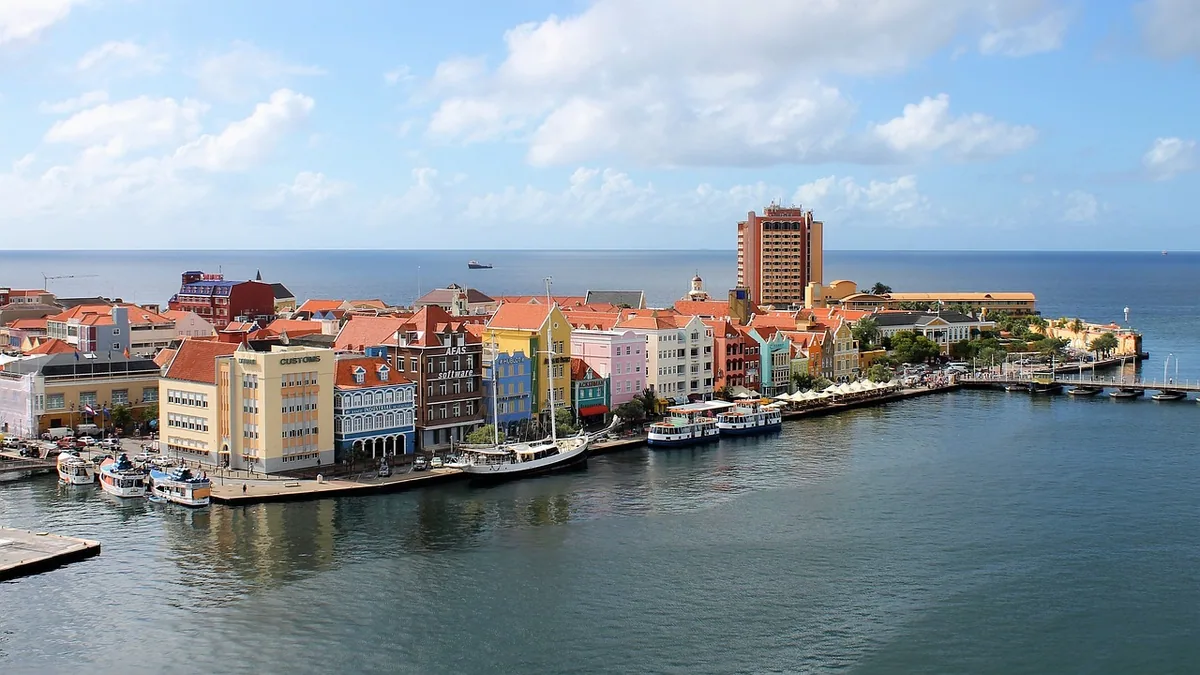 Côte tropicale et reliefs observés pendant un voyage actif, vue complémentaire pour Martinique sans voiture