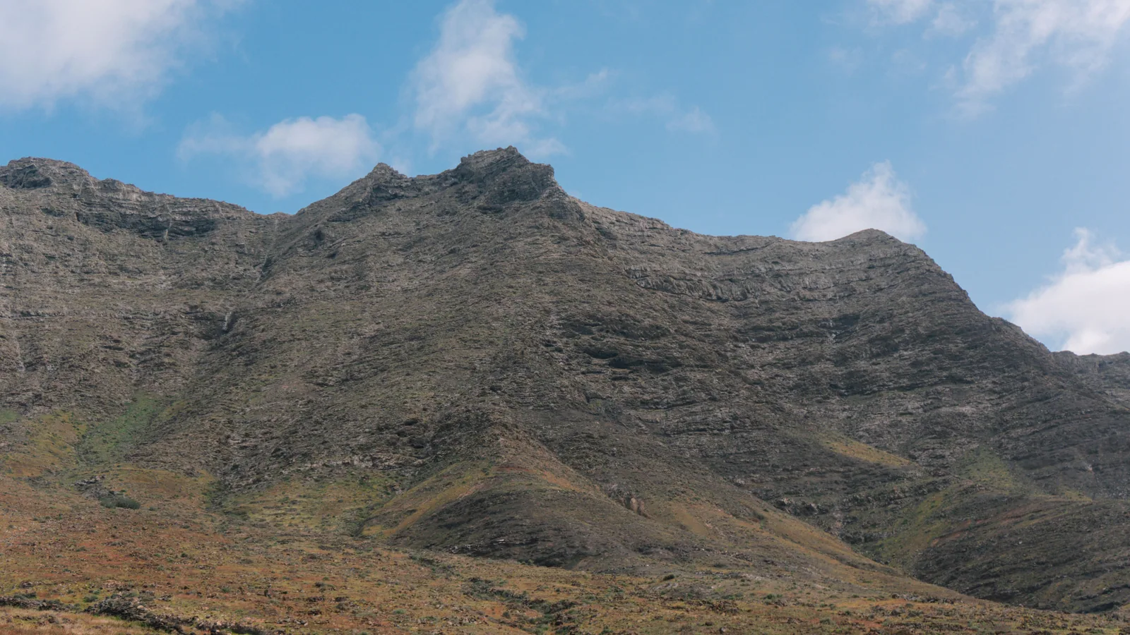 Reliefs volcaniques et forêt tropicale dans les Caraïbes, vue principale pour montagne Pelée randonnée